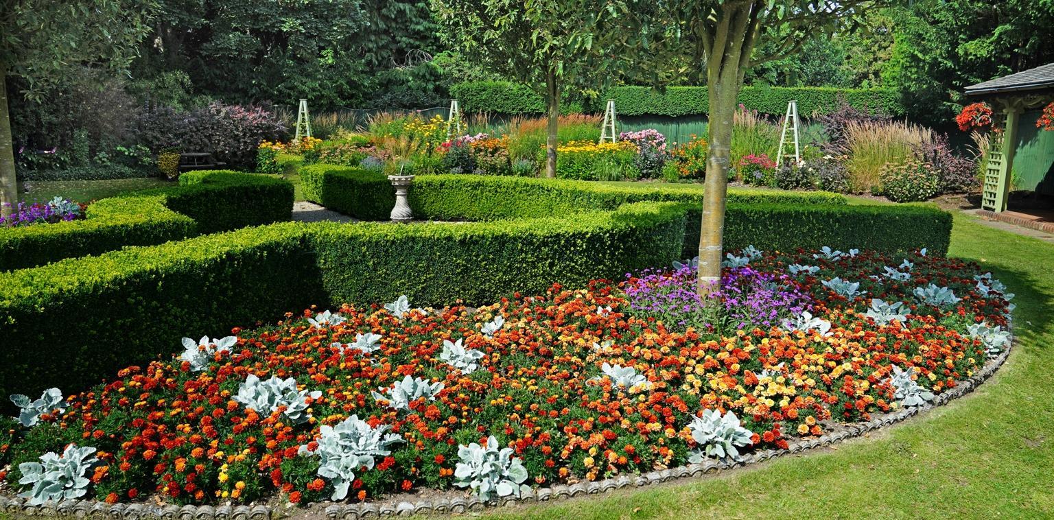 Flowerbeds & Gardens